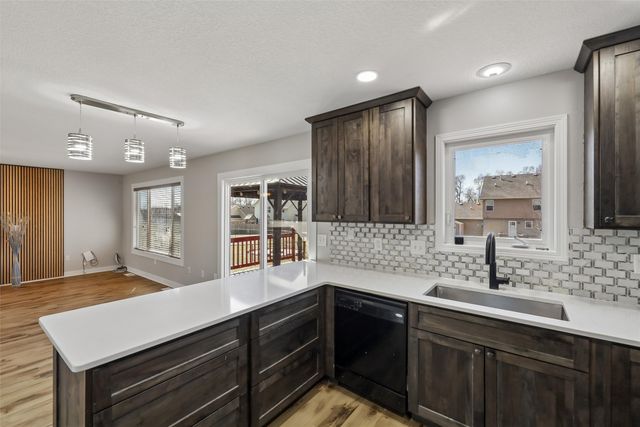 5928 NW 50th Street, Johnston, IA 50131