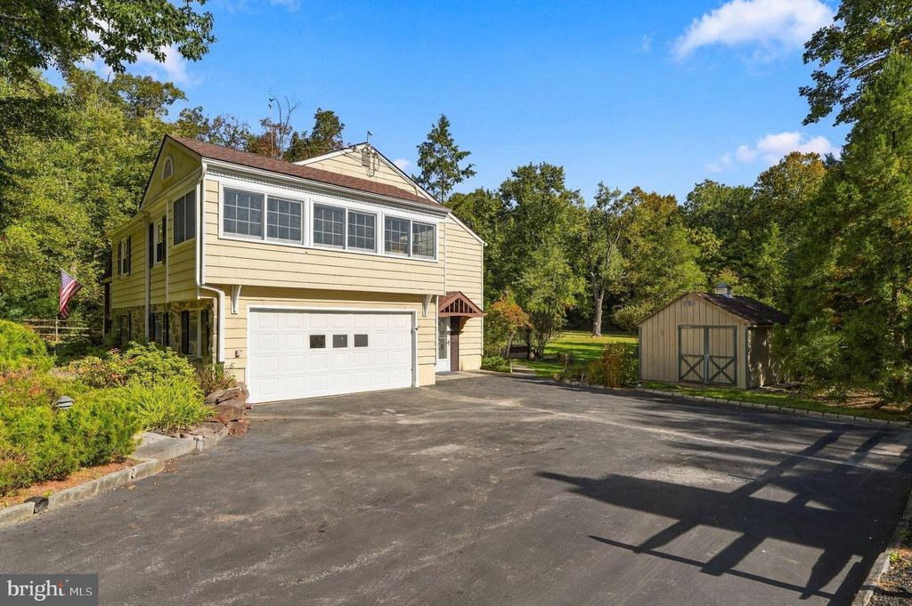 624 W WAYNE AVE, WAYNE, PA 19087 — photo 2