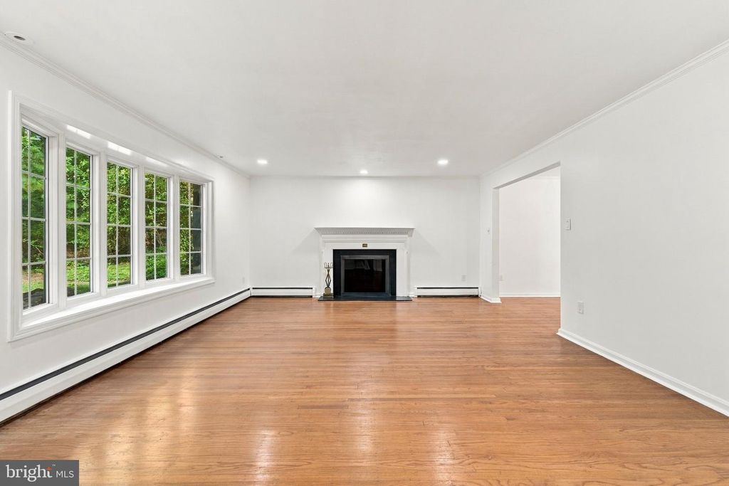 624 W WAYNE AVE, WAYNE, PA 19087 — photo 4