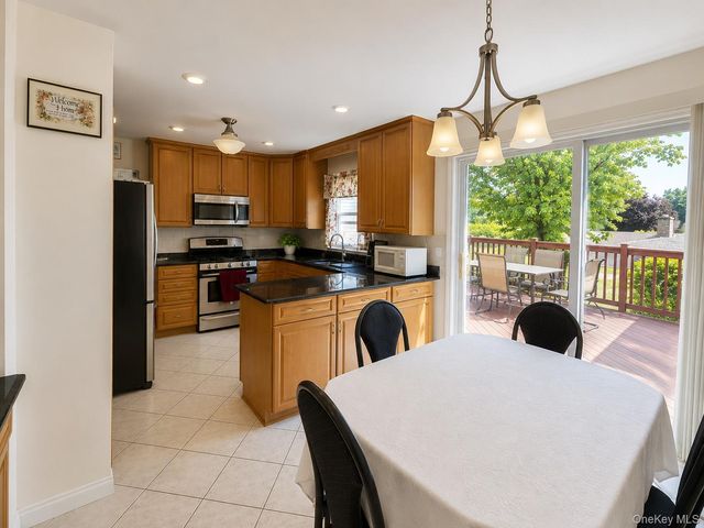 10 Tioken Road, Spring Valley, NY 10977