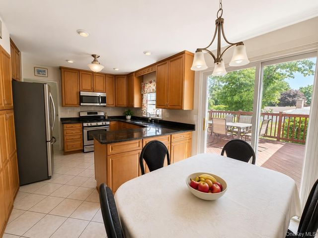 10 Tioken Road, Spring Valley, NY 10977