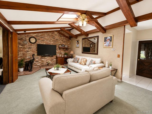 10 Tioken Road, Spring Valley, NY 10977