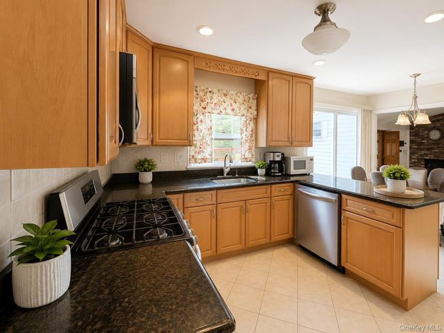 10 Tioken Road, Spring Valley, NY 10977