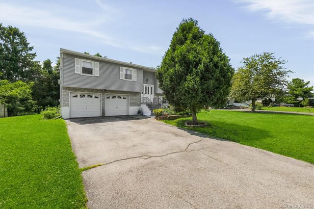 41 Keats Drive, New Windsor, NY 12553