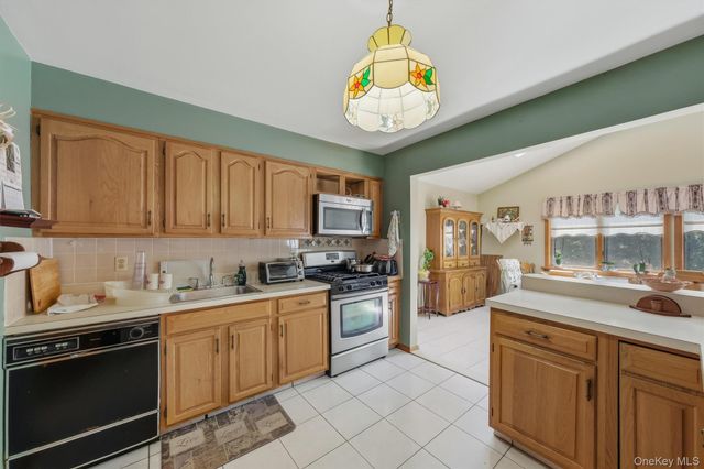 41 Keats Drive, New Windsor, NY 12553