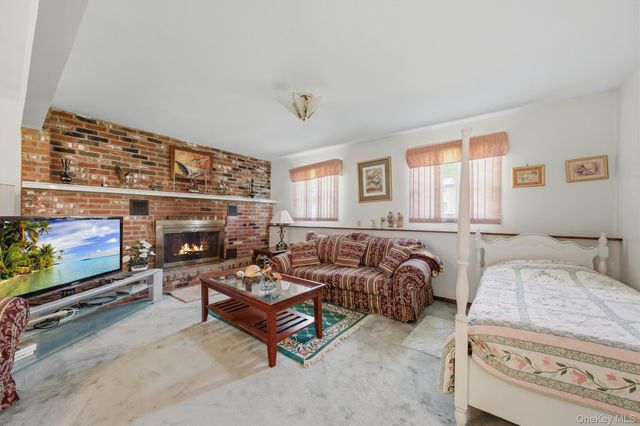 41 Keats Drive, New Windsor, NY 12553