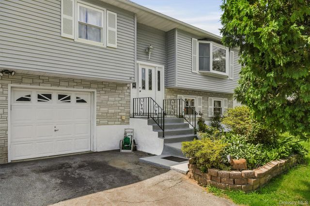 41 Keats Drive, New Windsor, NY 12553