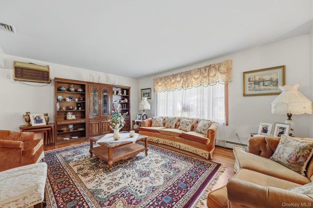 41 Keats Drive, New Windsor, NY 12553