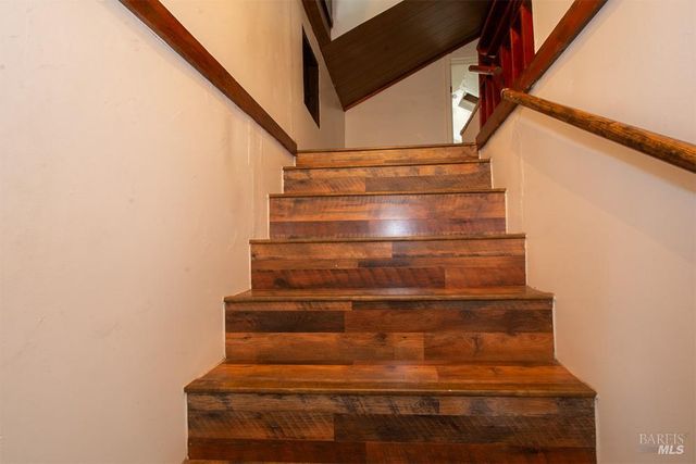 18089 Riverside Dr, Sonoma, CA 95476