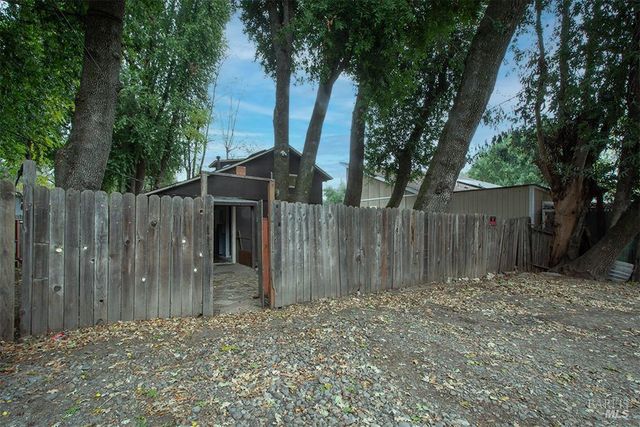 18089 Riverside Dr, Sonoma, CA 95476