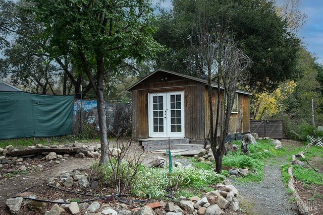 18089 Riverside Dr, Sonoma, CA 95476