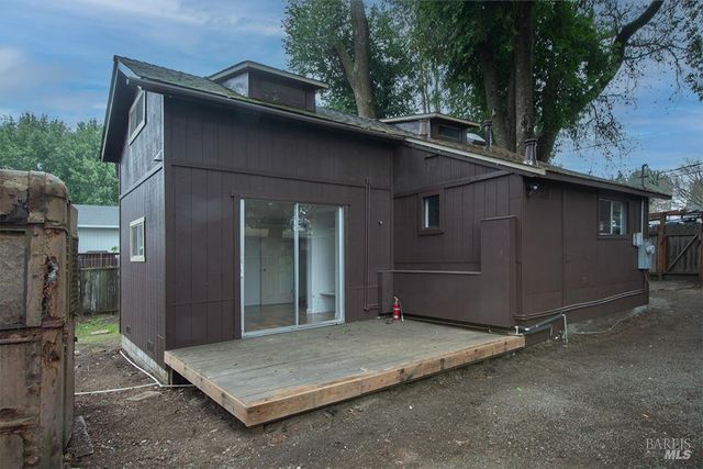 18089 Riverside Dr, Sonoma, CA 95476