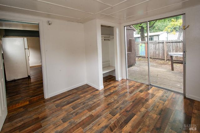 18089 Riverside Dr, Sonoma, CA 95476