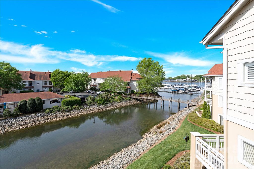 18009 Kings Point Drive F, Cornelius, NC 28031