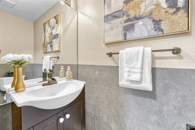 19540 E Crestridge Circle, Centennial, CO 80015