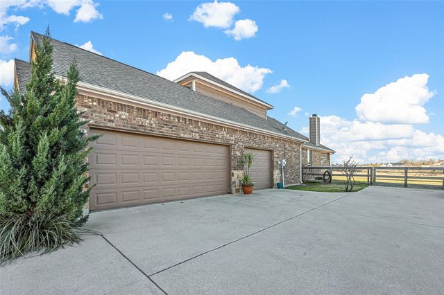 329 Montana Court, New Fairview, TX 76078