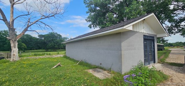 37967 E 221st Street, Porter, OK 74454