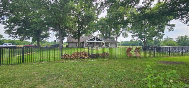 37967 E 221st Street, Porter, OK 74454