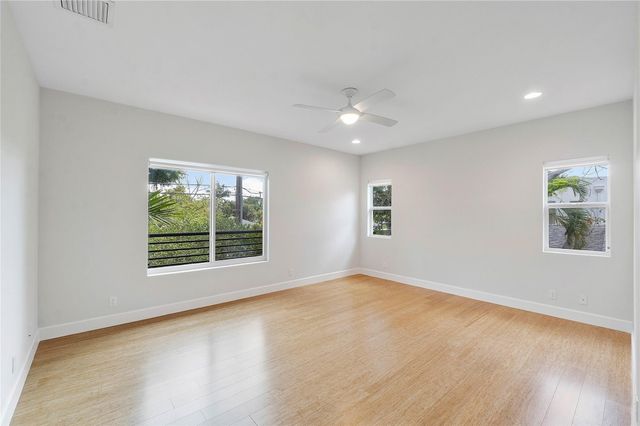 825 NE 17th Way, Fort Lauderdale, FL 33304