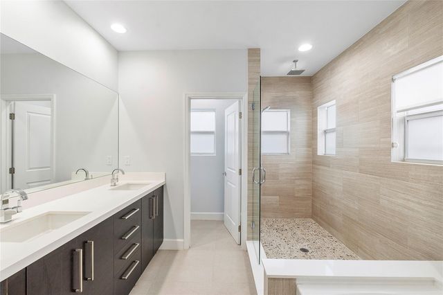 825 NE 17th Way, Fort Lauderdale, FL 33304