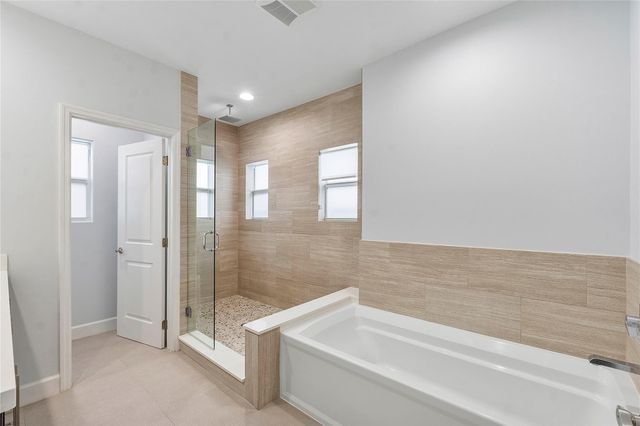 825 NE 17th Way, Fort Lauderdale, FL 33304