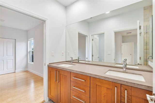 825 NE 17th Way, Fort Lauderdale, FL 33304