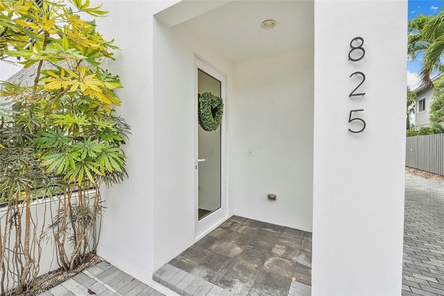 825 NE 17th Way, Fort Lauderdale, FL 33304