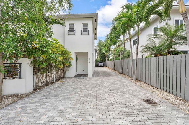 825 NE 17th Way, Fort Lauderdale, FL 33304