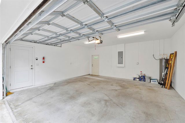 825 NE 17th Way, Fort Lauderdale, FL 33304