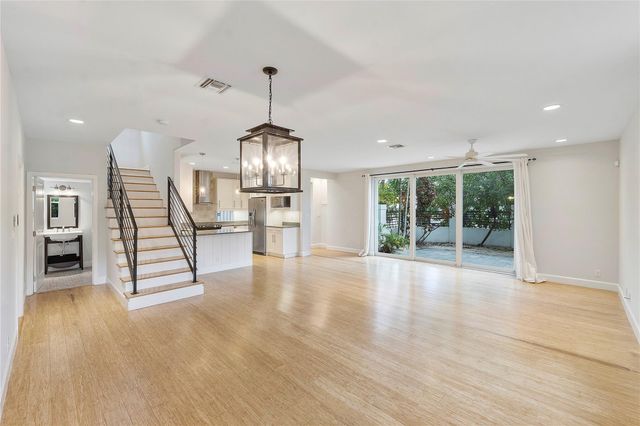 825 NE 17th Way, Fort Lauderdale, FL 33304