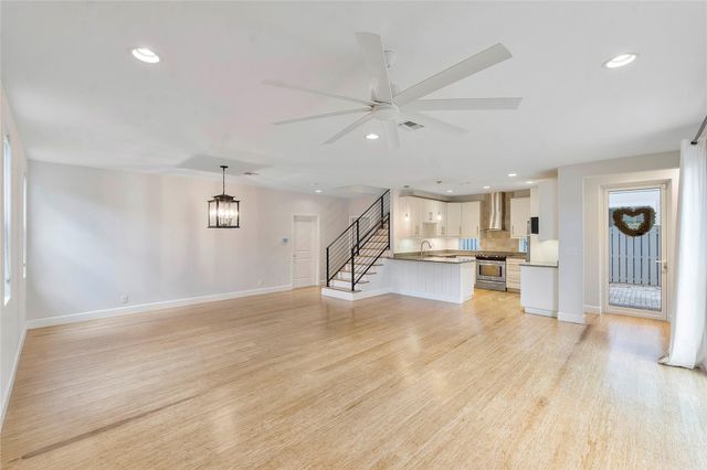 825 NE 17th Way, Fort Lauderdale, FL 33304