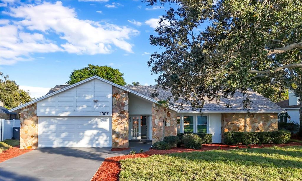 Image 2 of property listing at 1007 NW 82ND STREET, Bradenton, FL 34209