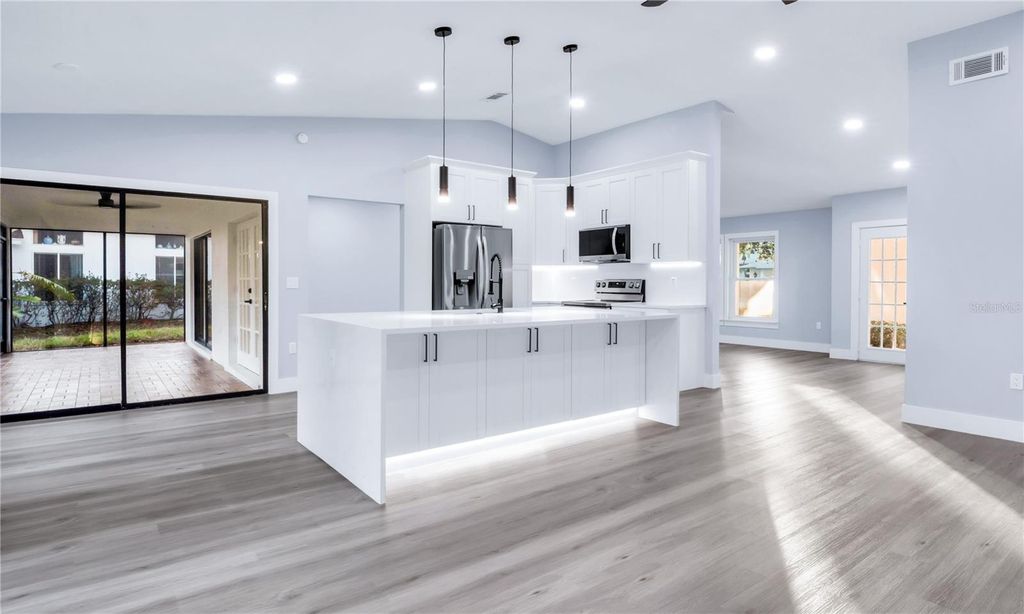 Image 3 of property listing at 1007 NW 82ND STREET, Bradenton, FL 34209