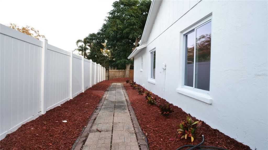 Image 31 of property listing at 1007 NW 82ND STREET, Bradenton, FL 34209