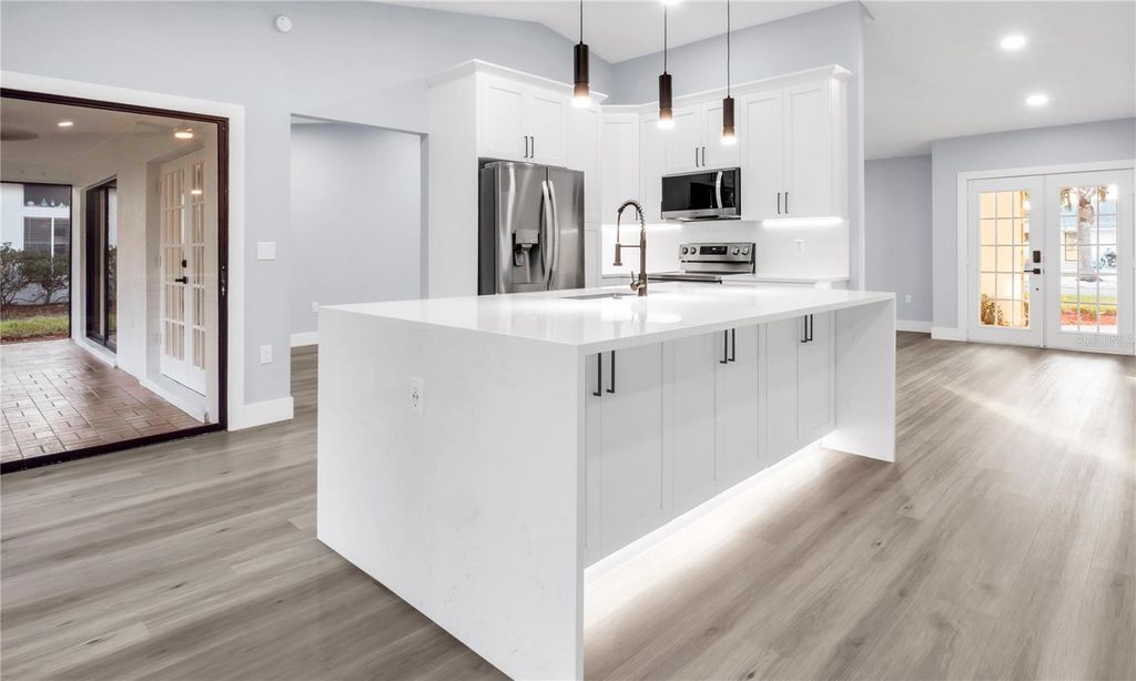 Image 5 of property listing at 1007 NW 82ND STREET, Bradenton, FL 34209