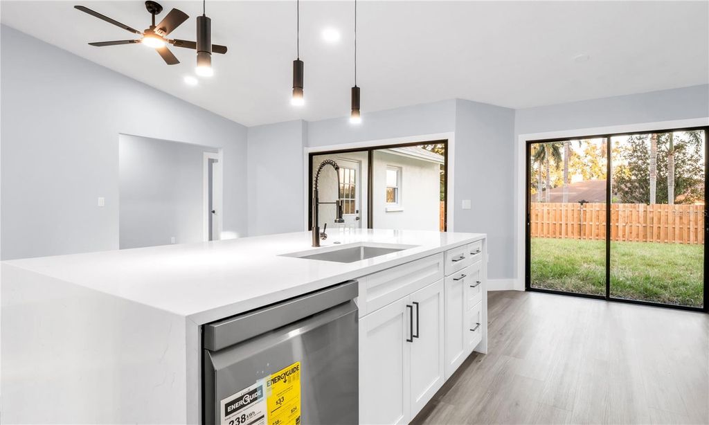 Image 6 of property listing at 1007 NW 82ND STREET, Bradenton, FL 34209