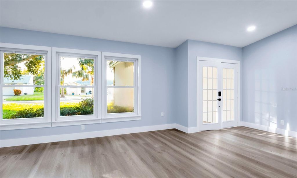 Image 9 of property listing at 1007 NW 82ND STREET, Bradenton, FL 34209