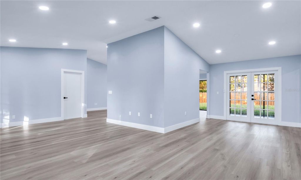 Image 10 of property listing at 1007 NW 82ND STREET, Bradenton, FL 34209