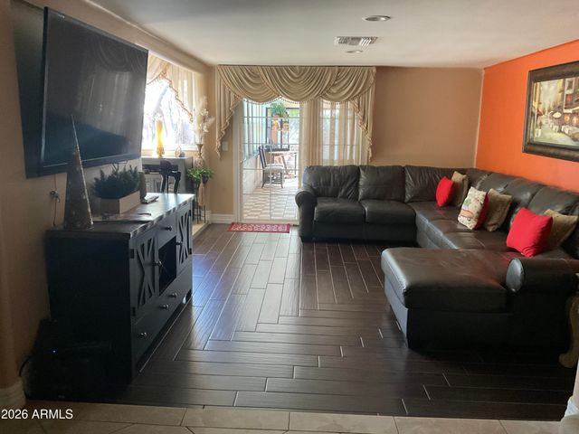 4801 W STATE Avenue, Glendale, AZ 85301