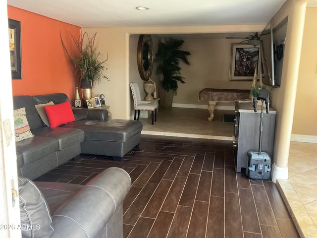 4801 W STATE Avenue, Glendale, AZ 85301