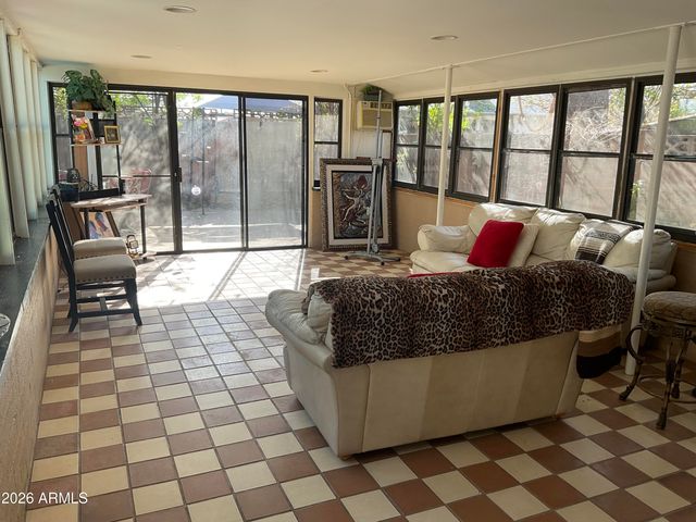 4801 W STATE Avenue, Glendale, AZ 85301