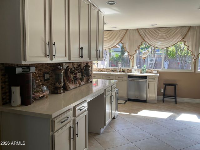 4801 W STATE Avenue, Glendale, AZ 85301