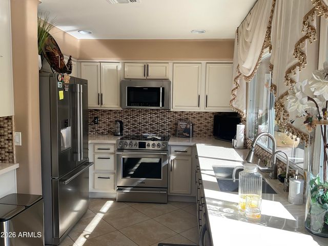 4801 W STATE Avenue, Glendale, AZ 85301