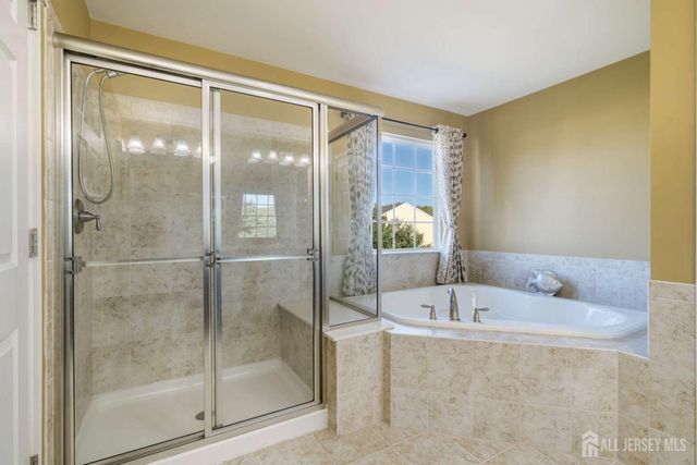 27 Potomac Avenue, Monroe, NJ 08831