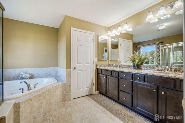 27 Potomac Avenue, Monroe, NJ 08831