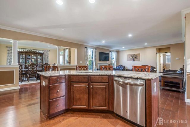 27 Potomac Avenue, Monroe, NJ 08831