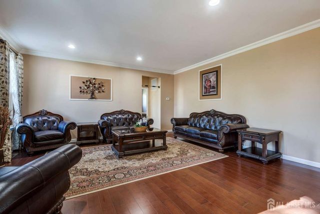 27 Potomac Avenue, Monroe, NJ 08831