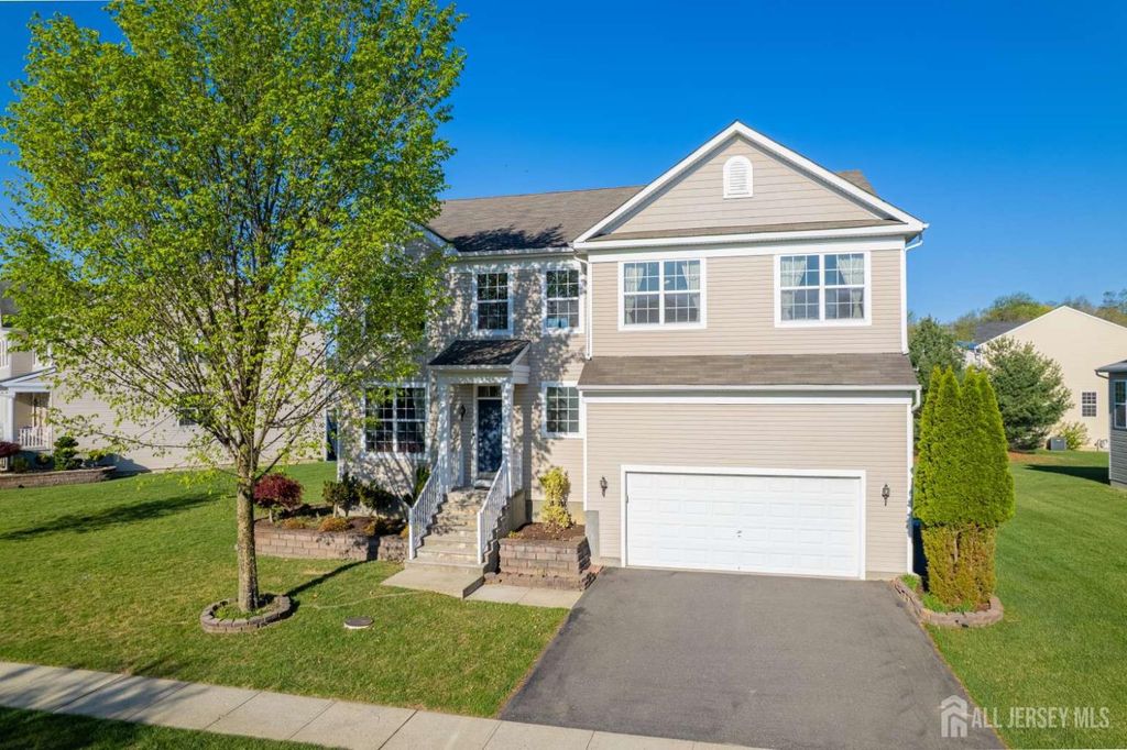 27 Potomac Avenue, Monroe, NJ 08831