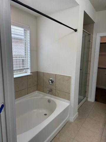 5038 Azalea Trace Drive, Houston, TX 77066