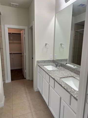 5038 Azalea Trace Drive, Houston, TX 77066